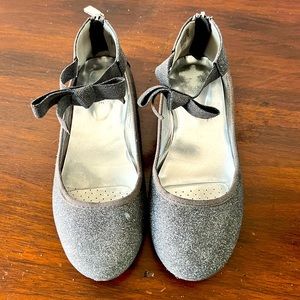Kenneth Cole Girls Gray Glitter Ballet Flats